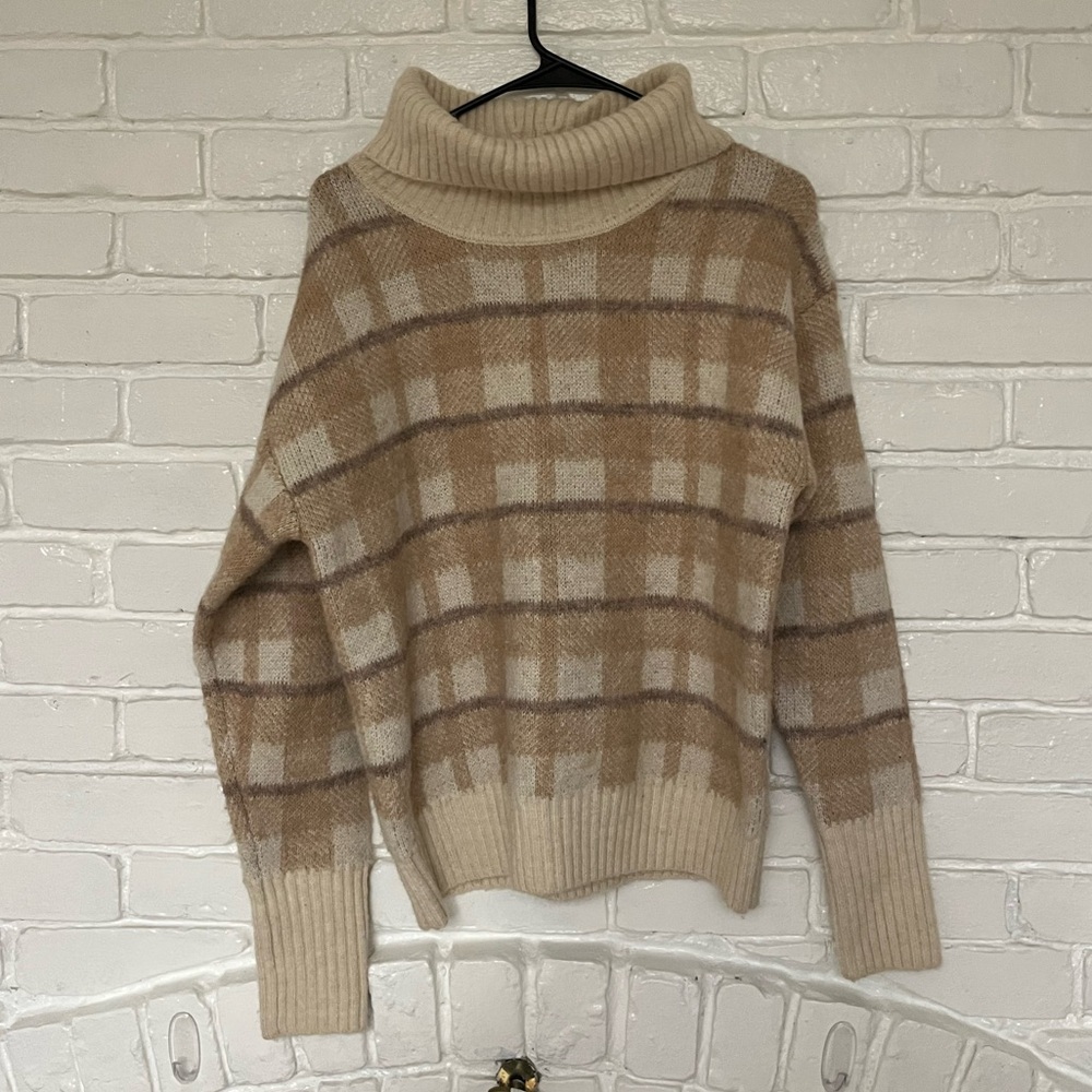 Women’s heartloom sweater size medium